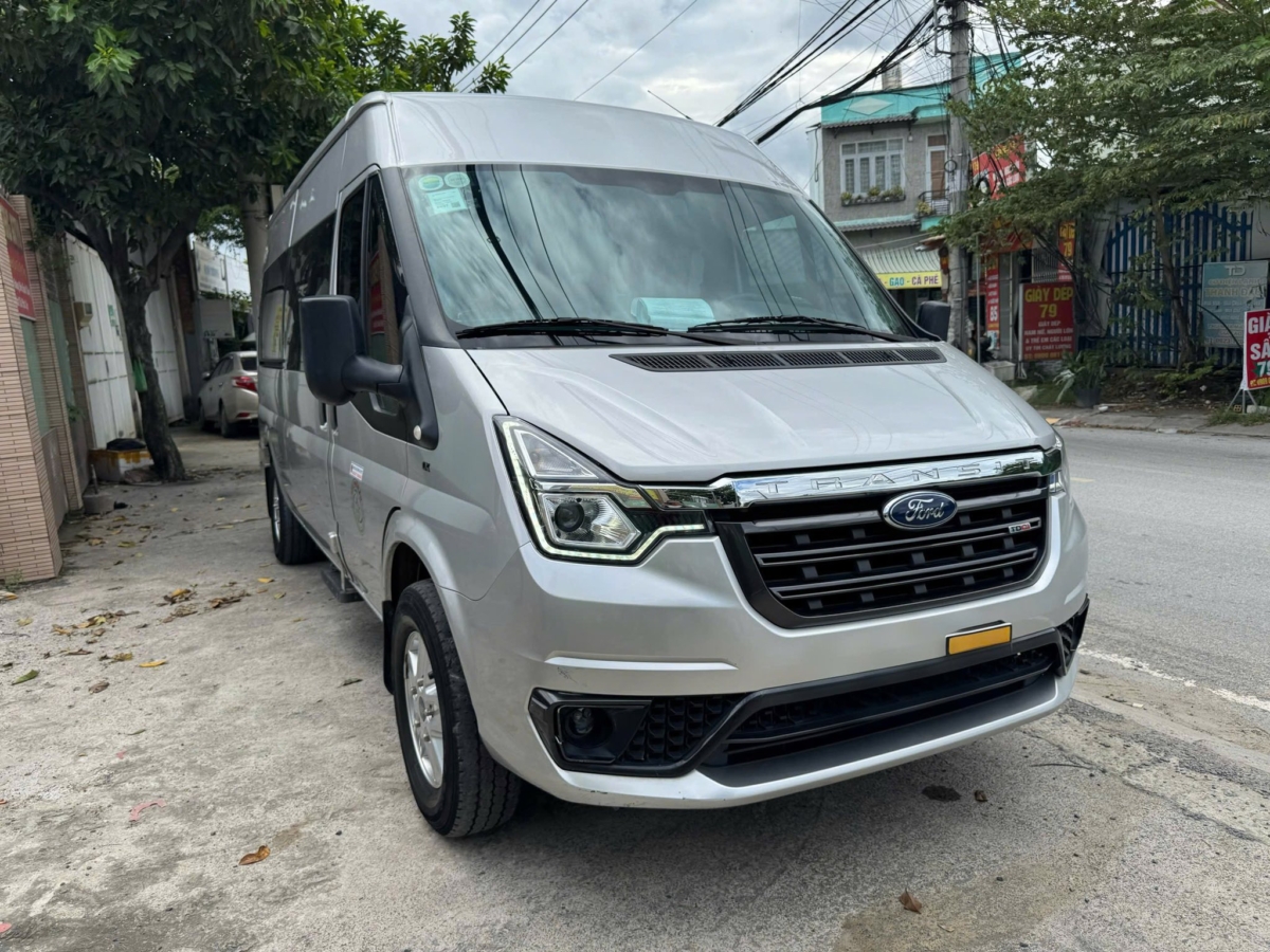 Ford Transit Premium 2025