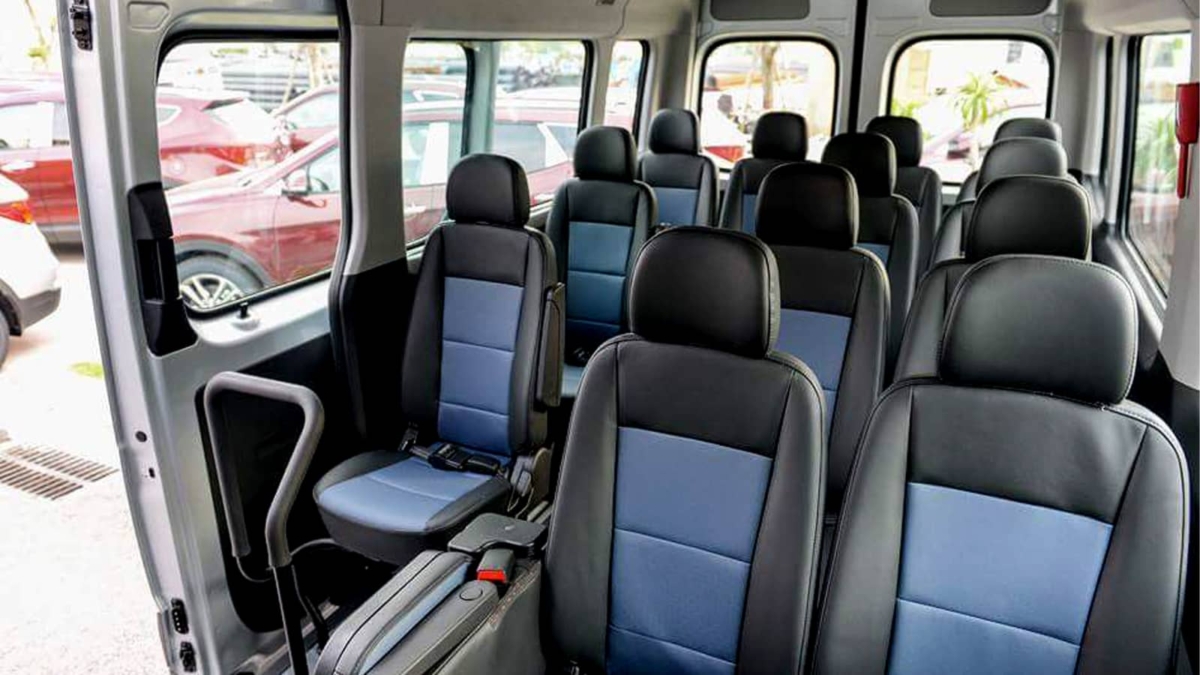 Hyundai Solati_ Lựa chọn cho Sự Rộng Rãi & Thoải Mái Tối Đa 