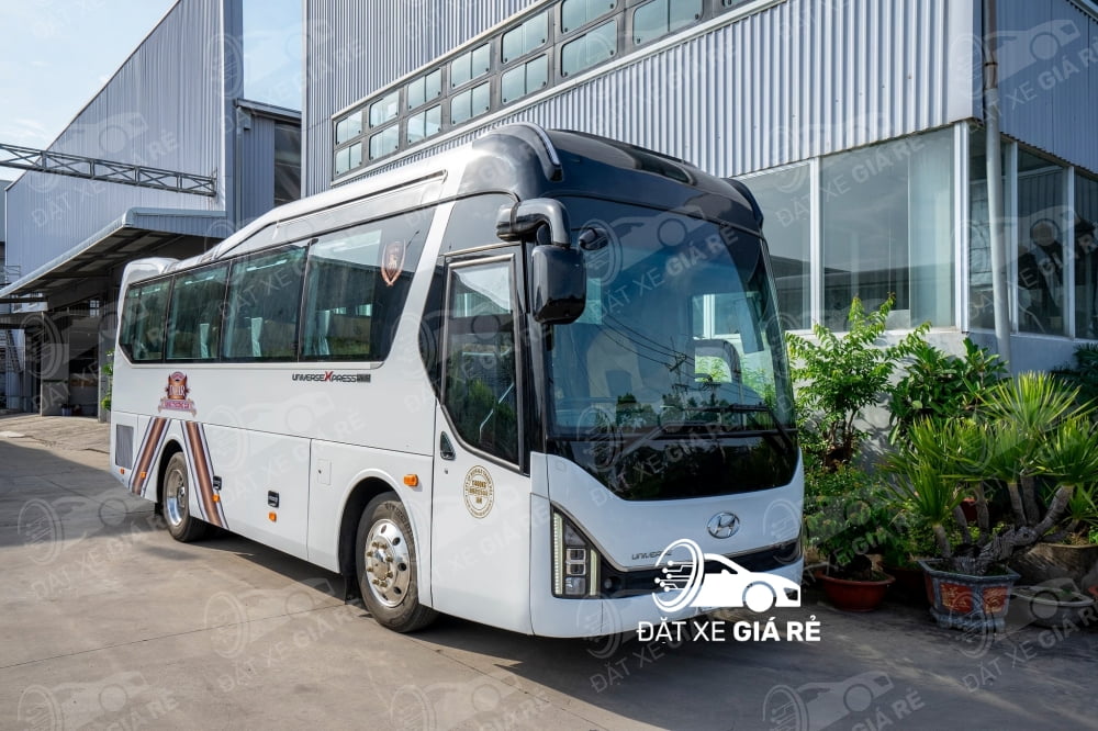 Thuê xe Limousine 29 chỗ Hà Nội